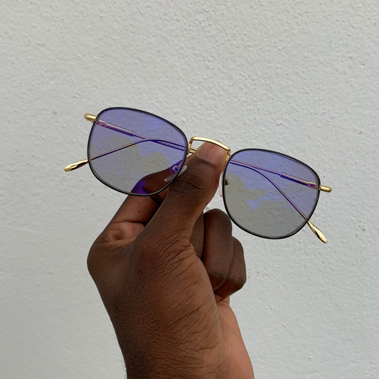 LUNETTE PHOTOGRAY ET ANTI-REFLET FOND BLEU.