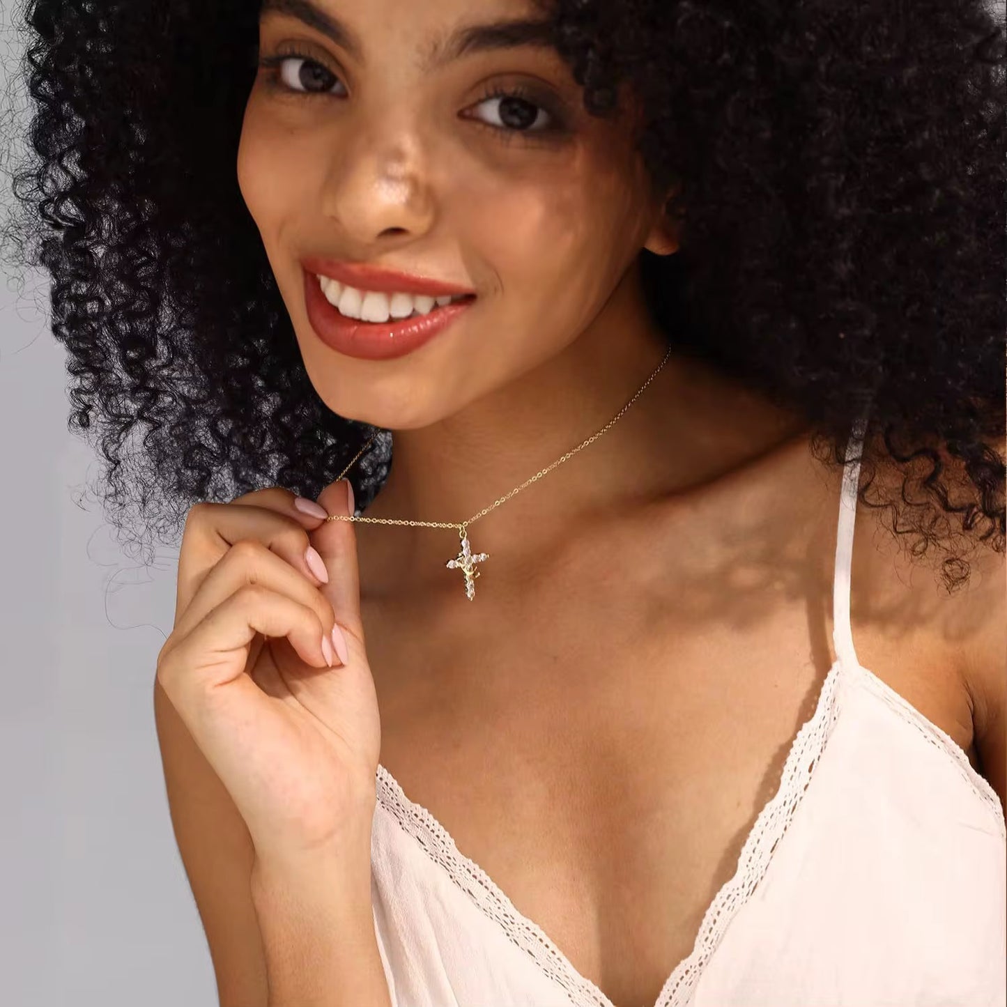 Pendentif collier croix-couronne